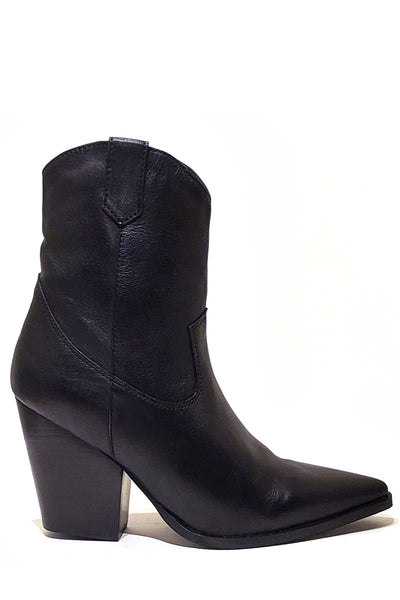 Gilly Black 1